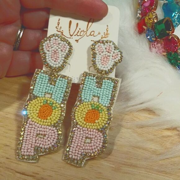 New HOP BUNNY FOOT handmade beaded Easter earrings - Picture 1 of 1